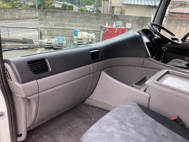 UDトラックスクオンアルミウイング大型（10t）[写真32]