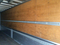 いすゞギガアルミウイング大型（10t）[写真10]