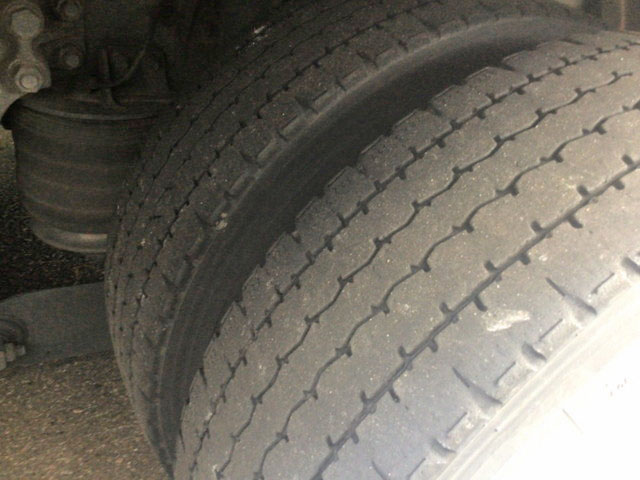 いすゞギガアルミウイング大型（10t）[写真18]