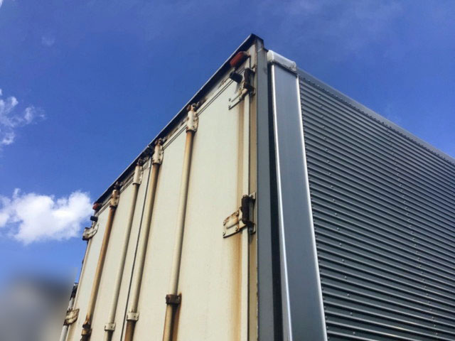 いすゞギガアルミウイング大型（10t）[写真02]