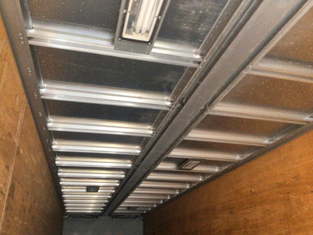 いすゞギガアルミウイング大型（10t）[写真07]