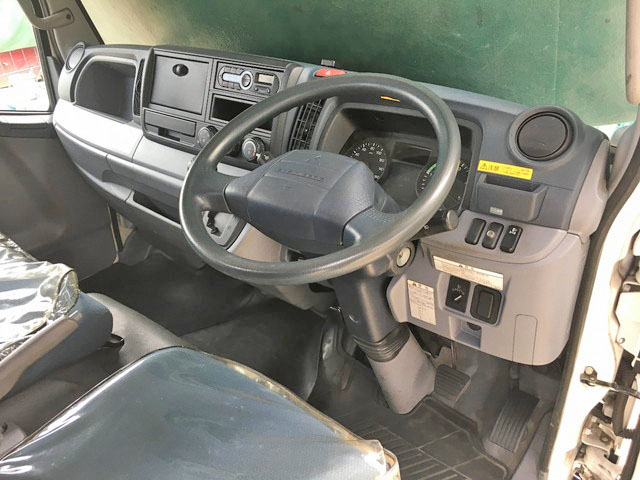 三菱ふそうキャンタークレーン3段小型（2t・3t）[写真33]