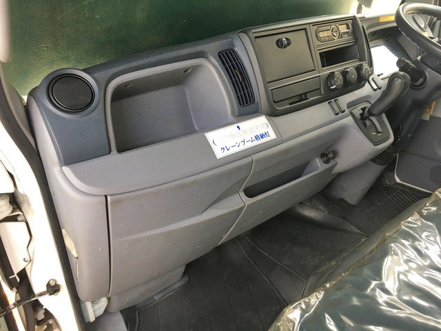 三菱ふそうキャンタークレーン3段小型（2t・3t）[写真35]