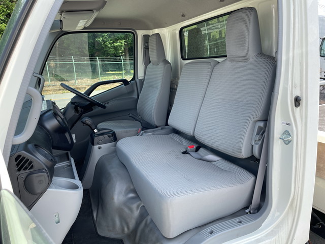 日野デュトロ平ボディ小型（2t・3t）[写真23]