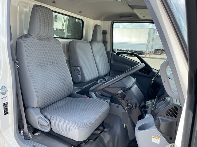 日野デュトロ平ボディ小型（2t・3t）[写真24]