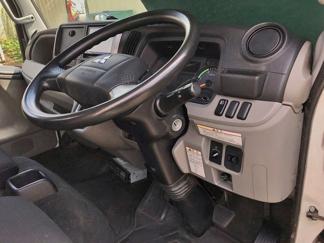三菱ふそうキャンター平ボディ小型（2t・3t）[写真32]