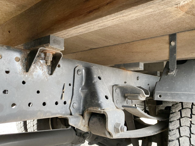 いすゞエルフ平ボディ小型（2t・3t）[写真17]