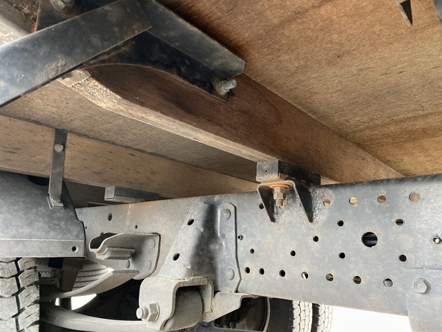 いすゞエルフ平ボディ小型（2t・3t）[写真18]