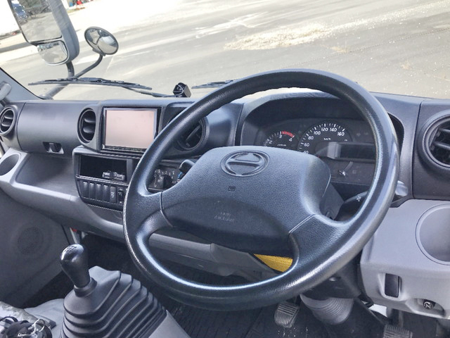 日野デュトロアルミバン小型（2t・3t）[写真31]