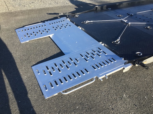 日野デュトロセーフティローダー小型（2t・3t）[写真10]