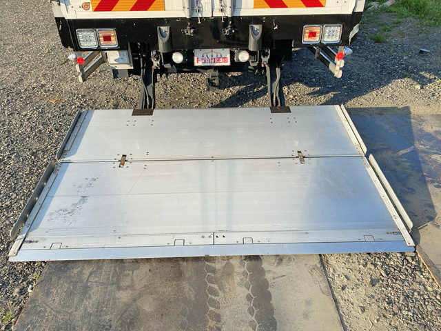 いすゞフォワードアルミウイング中型（4t）[写真16]