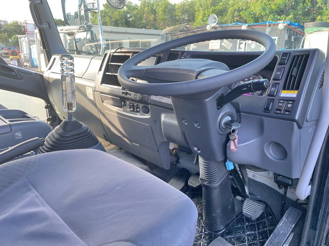 いすゞフォワードアルミウイング中型（4t）[写真32]