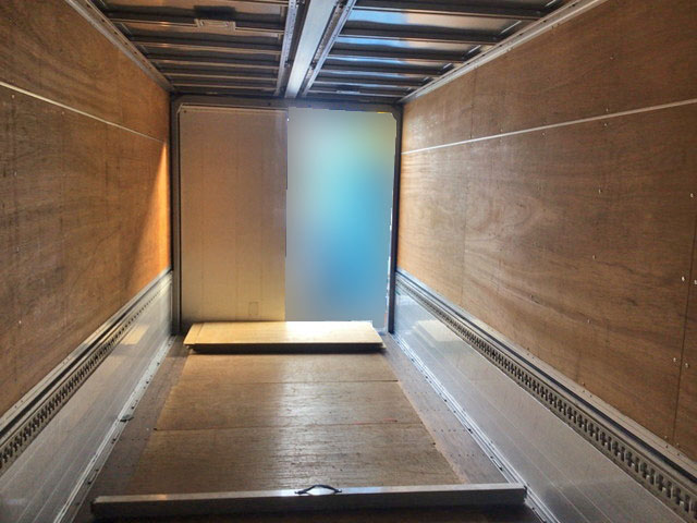 いすゞフォワードアルミウイング中型（4t）[写真12]