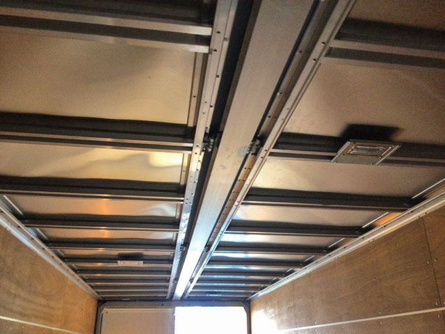 いすゞフォワードアルミウイング中型（4t）[写真13]