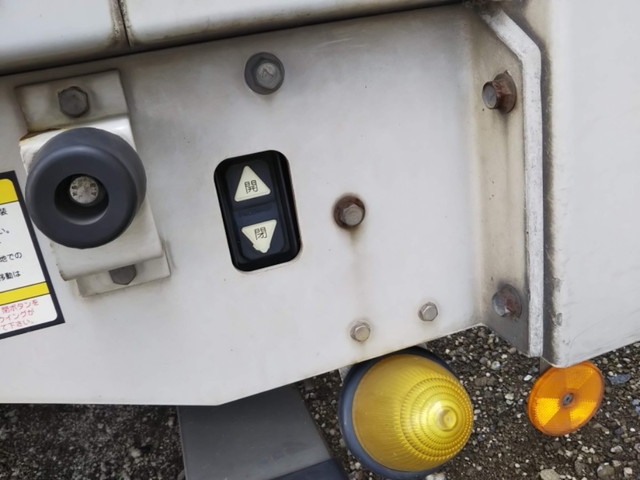 いすゞギガアルミウイング大型（10t）[写真10]