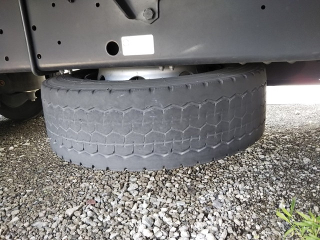 いすゞギガアルミウイング大型（10t）[写真14]