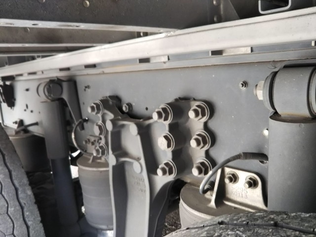 いすゞギガアルミウイング大型（10t）[写真15]