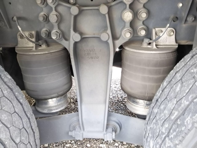 いすゞギガアルミウイング大型（10t）[写真18]