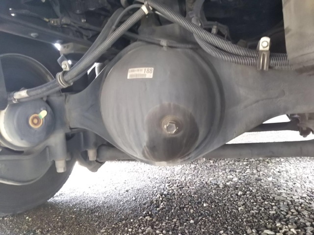 いすゞギガアルミウイング大型（10t）[写真20]