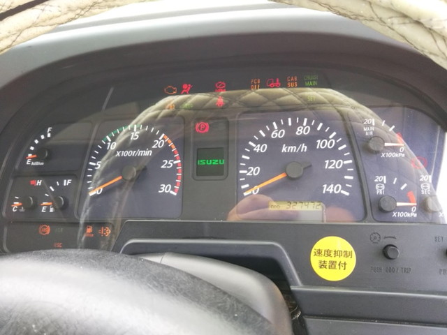 いすゞギガアルミウイング大型（10t）[写真28]