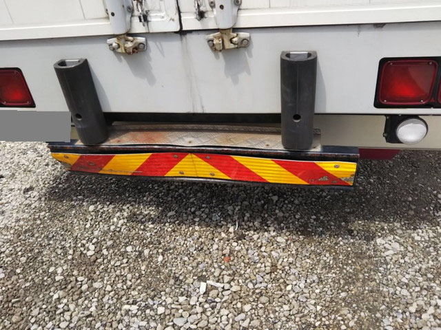 いすゞギガアルミウイング大型（10t）[写真09]