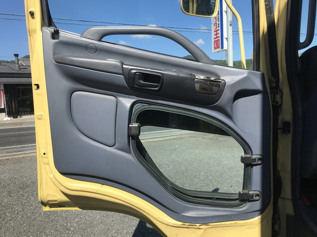 日野レンジャー幌ウイング中型（4t）[写真26]