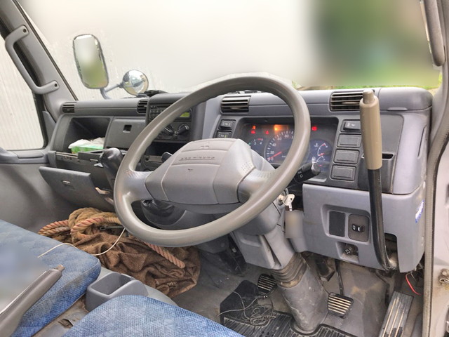 三菱ふそうキャンターダンプ小型（2t・3t）[写真26]