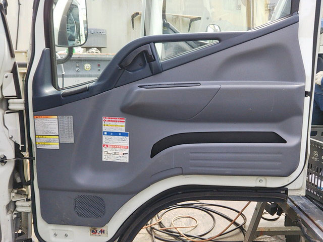 三菱ふそうキャンタークレーン3段小型（2t・3t）[写真31]