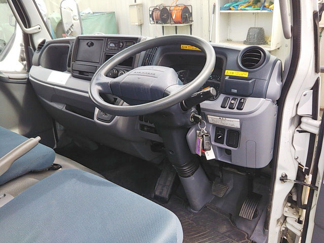 三菱ふそうキャンタークレーン3段小型（2t・3t）[写真35]