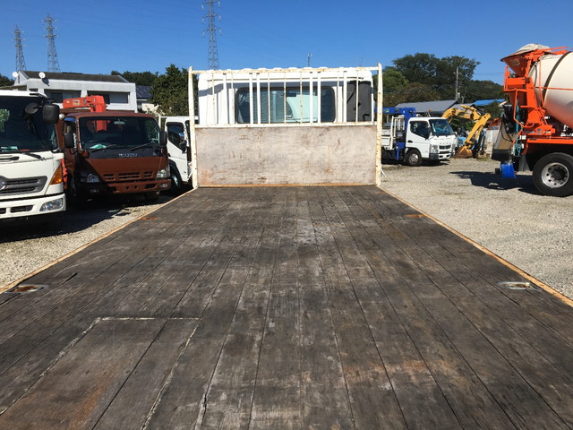 UDトラックスコンドル平ボディ中型（4t）[写真13]