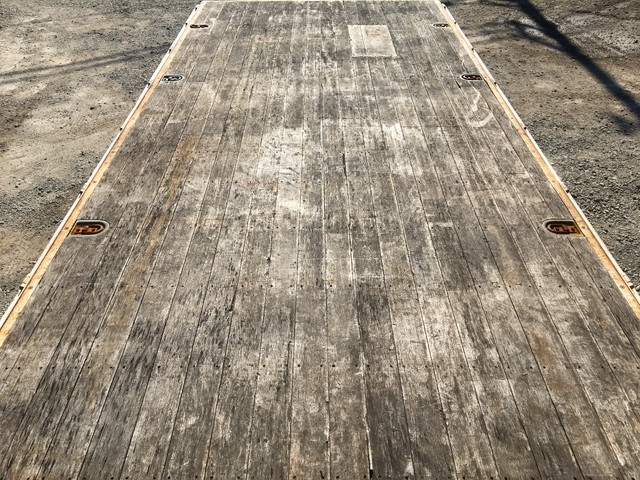 UDトラックスコンドル平ボディ中型（4t）[写真14]