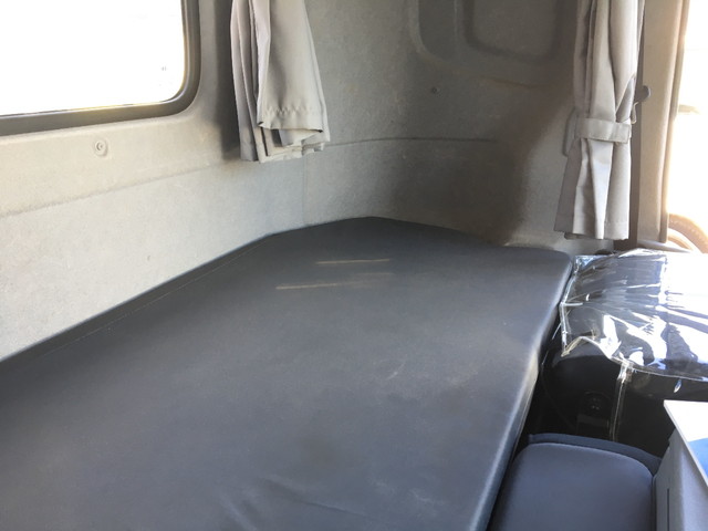 UDトラックスコンドル平ボディ中型（4t）[写真31]