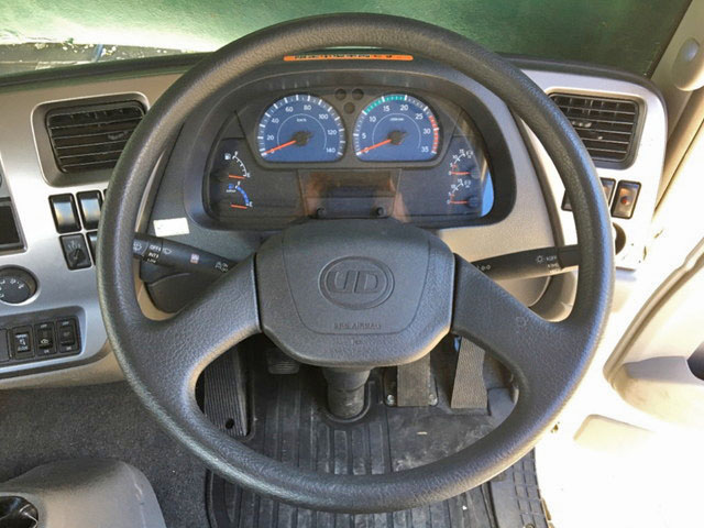 UDトラックスコンドル平ボディ中型（4t）[写真33]