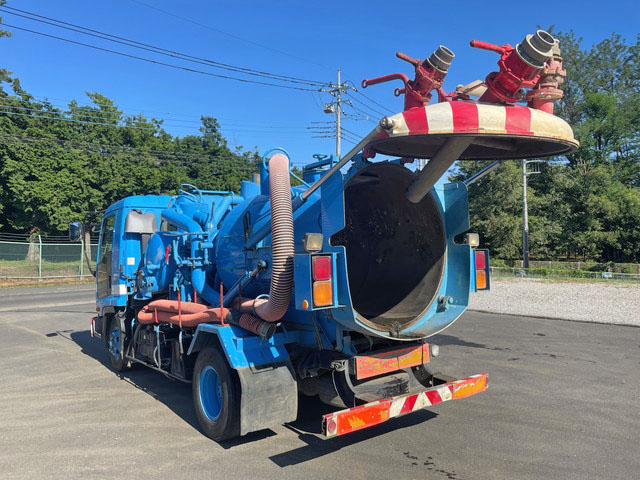 いすゞフォワード道路作業車中型（4t）[写真11]
