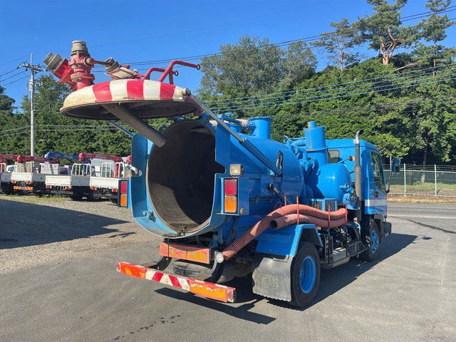 いすゞフォワード道路作業車中型（4t）[写真12]