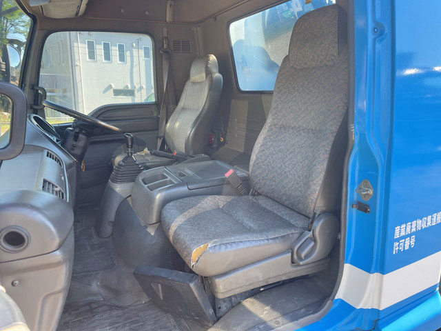 いすゞフォワード道路作業車中型（4t）[写真32]