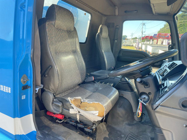 いすゞフォワード道路作業車中型（4t）[写真33]