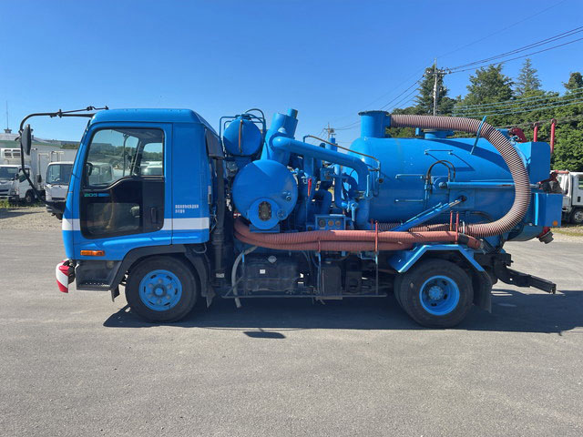 いすゞフォワード道路作業車中型（4t）[写真05]