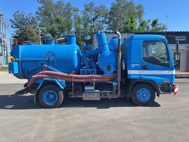 いすゞフォワード道路作業車中型（4t）[写真06]