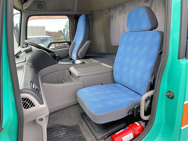 UDトラックスクオンクレーン5段大型（10t）[写真31]