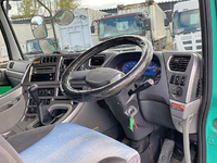 UDトラックスクオンクレーン5段大型（10t）[写真35]