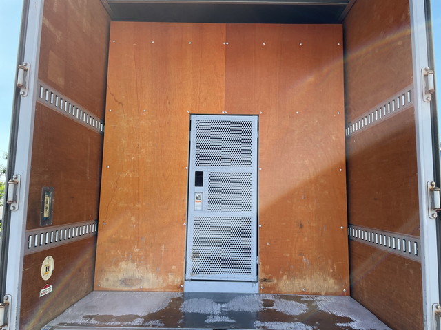 いすゞエルフアルミバン小型（2t・3t）[写真12]