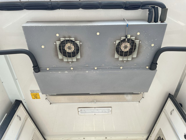 いすゞエルフ冷凍車（冷蔵車）小型（2t・3t）[写真12]