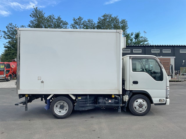 いすゞエルフ冷凍車（冷蔵車）小型（2t・3t）[写真06]