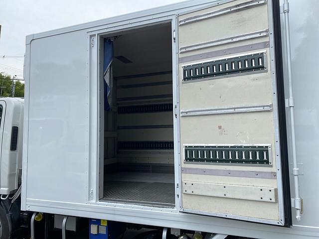 いすゞエルフ冷凍車（冷蔵車）小型（2t・3t）[写真07]