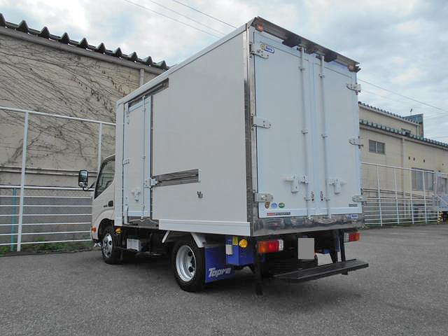 日野デュトロ冷凍車（冷蔵車）小型（2t・3t）[写真02]