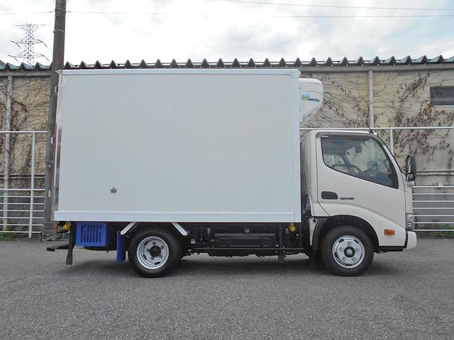 日野デュトロ冷凍車（冷蔵車）小型（2t・3t）[写真05]
