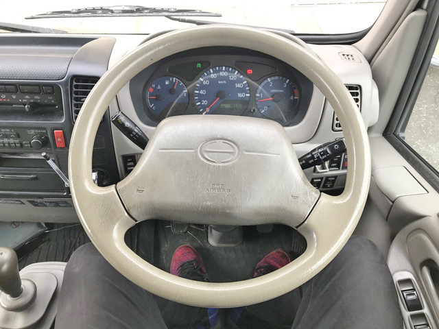 日野デュトロパネルバン小型（2t・3t）[写真31]