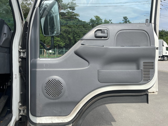 いすゞエルフアルミバン小型（2t・3t）[写真25]