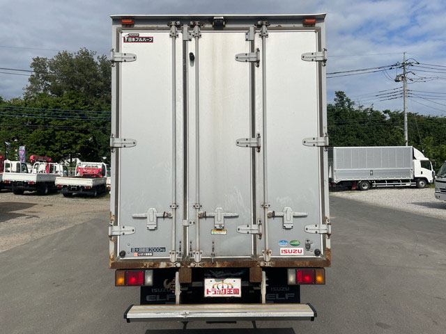いすゞエルフアルミバン小型（2t・3t）[写真09]